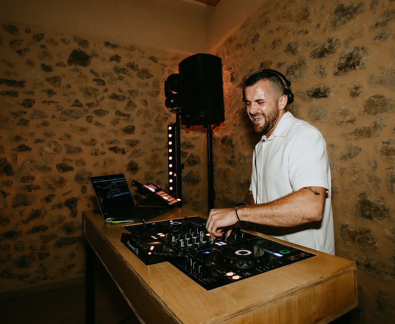 DJ set soirée prestation mariage événement en Provence (Bouches du Rhône)